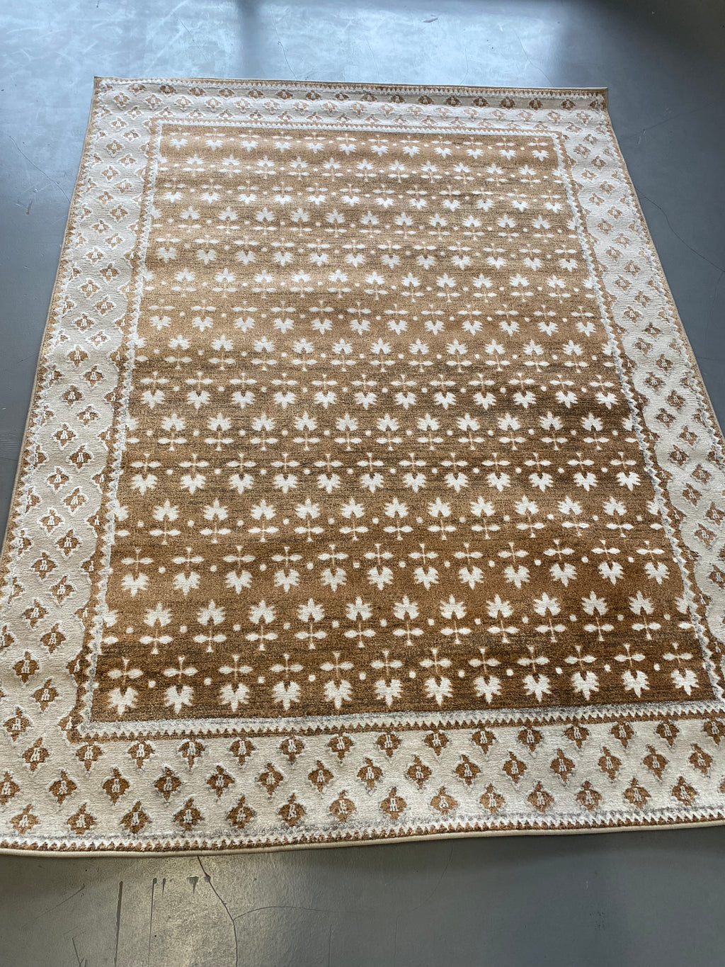 Alfombra Clásica Beige/Marrón con Cenefa – Tapis Classique Beige/Brun à Bordure
