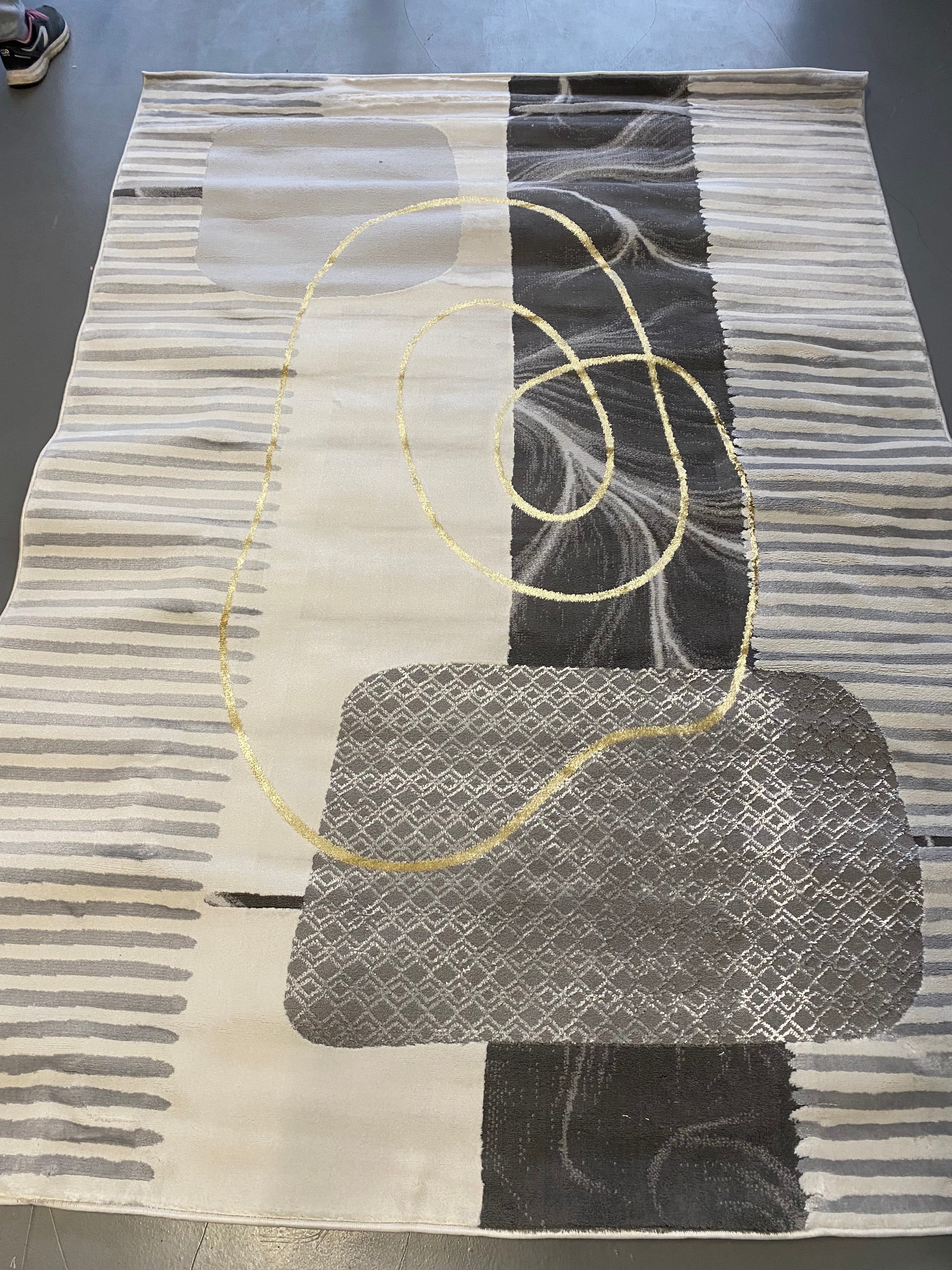 Alfombra Abstracta Gris & Dorado – Moderna Minimalista — Tapis Abstrait Gris & Doré – Moderne Minimaliste