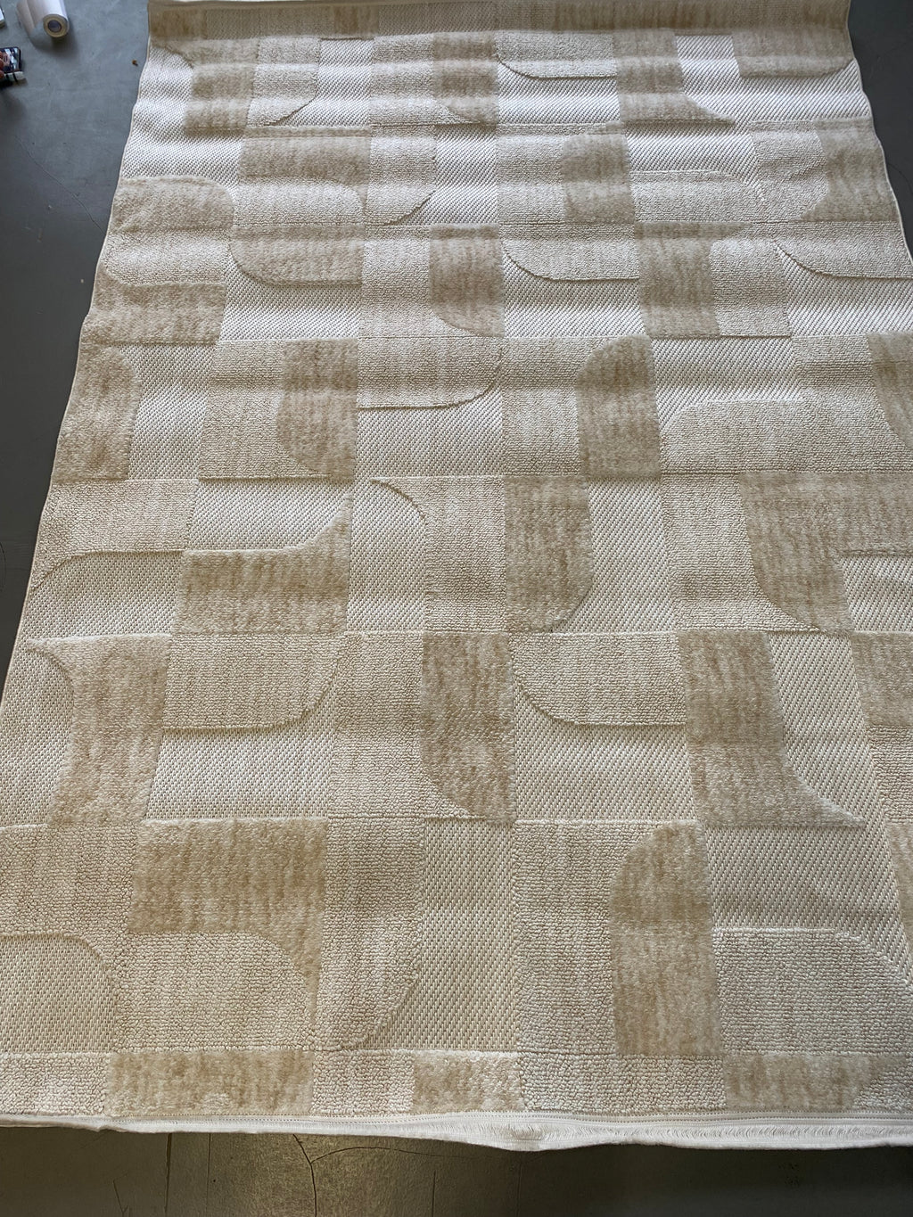 Alfombra Geométrica Beige en Relieve 3D – Tapis Géométrique Beige en Relief 3D
