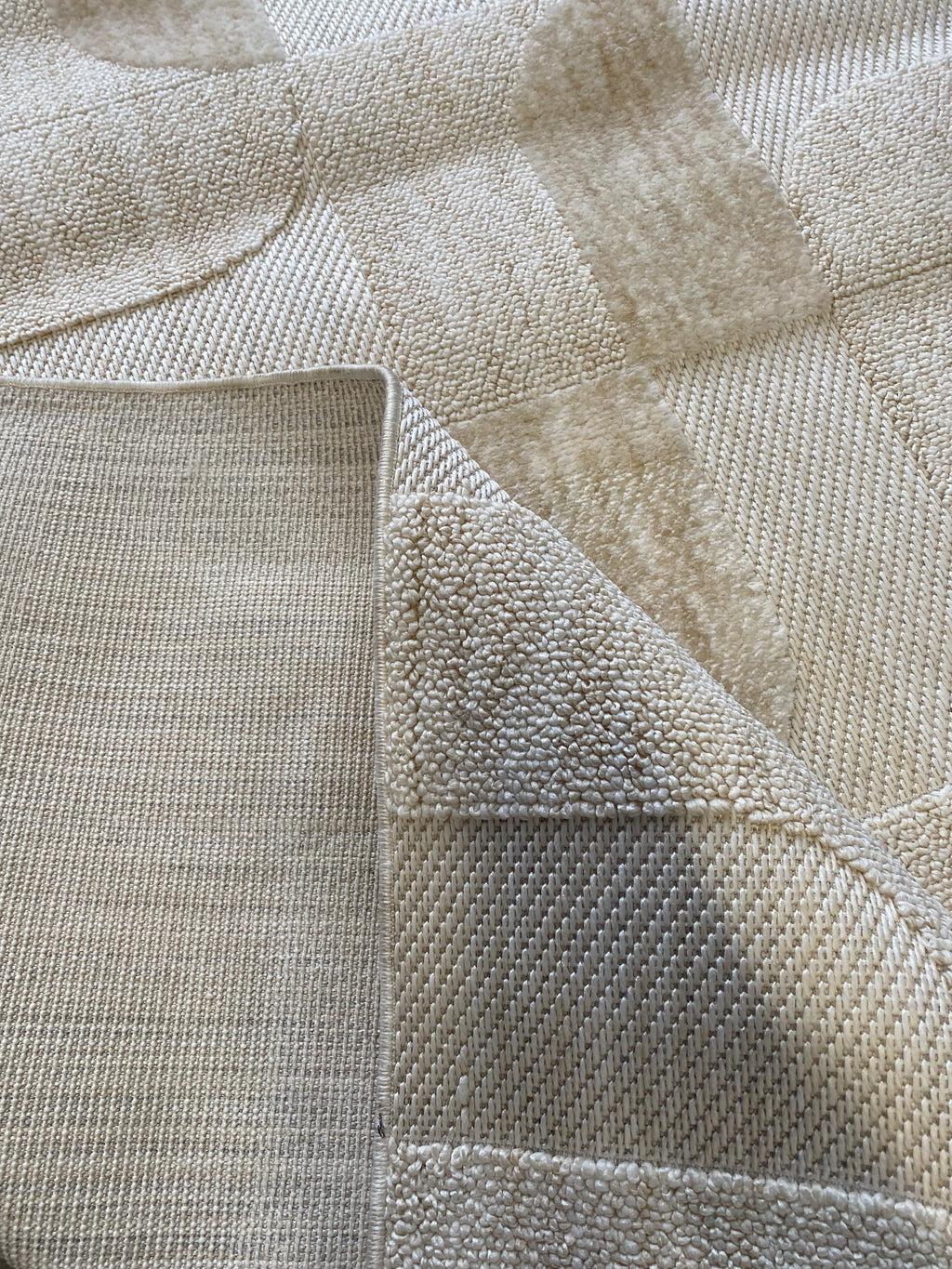 Alfombra Geométrica Beige en Relieve 3D – Tapis Géométrique Beige en Relief 3D