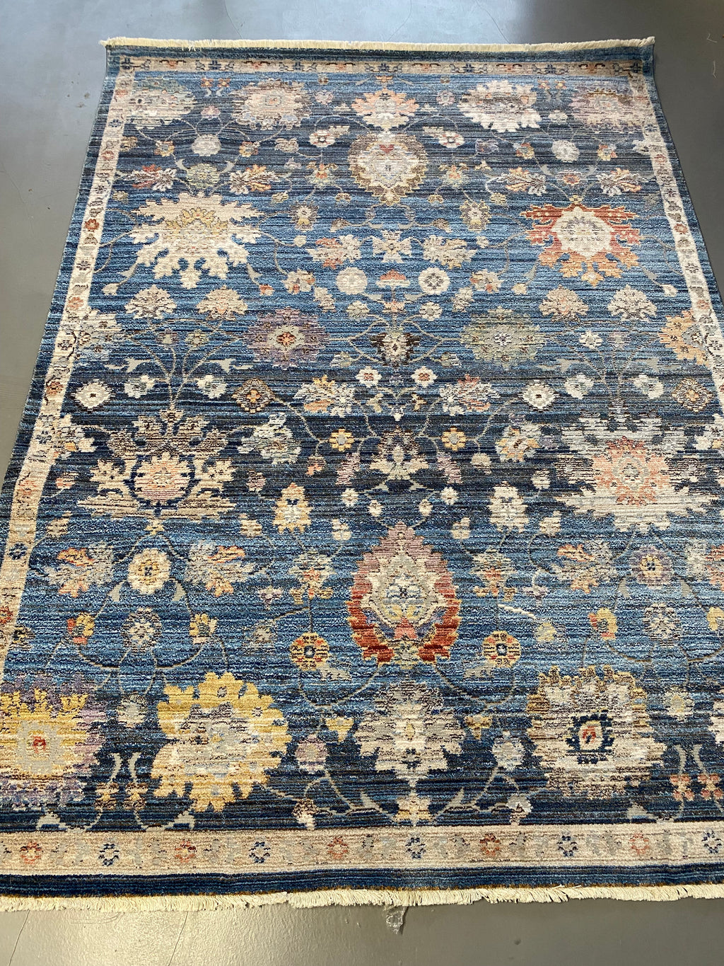 Alfombra Clásica Azul — Floral estilo Vintage con Flecos | Classic Blue Rug — Vintage Floral with Fringes